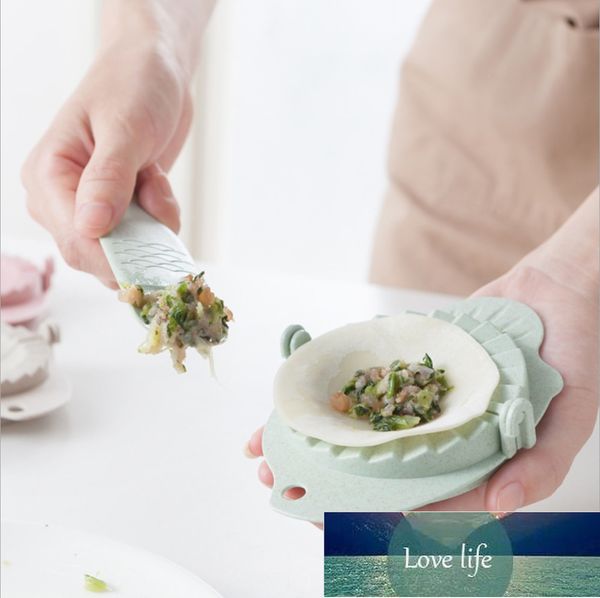 1 set of pastry tools for making dumplings, including a dough cutter and mould for pies, ravioli, and dumplings