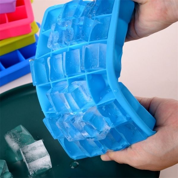 1524-piece silicone ice cube tray with lid for making party drinks, whiskey cocktails, chocolate, and cream, comes in a box