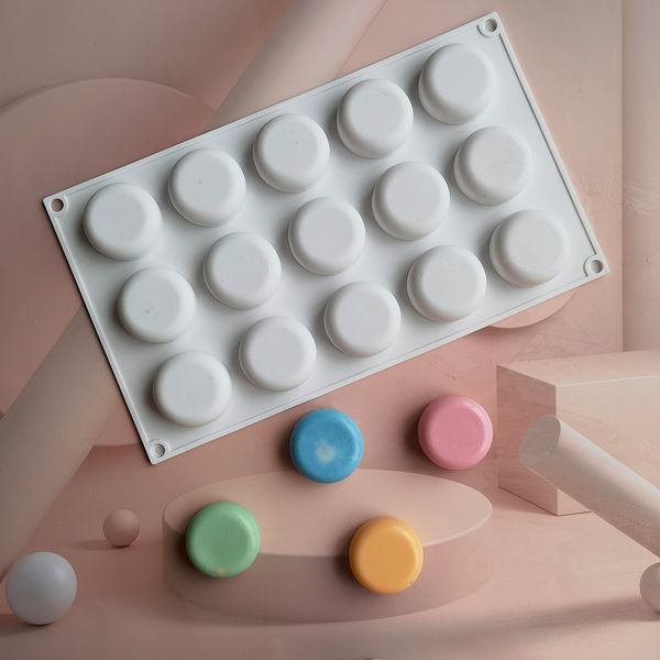 15-cavity flat round silicone baking mold for DIY desserts like chocolate mousse, jelly pudding, pastry, ice cream, and bread