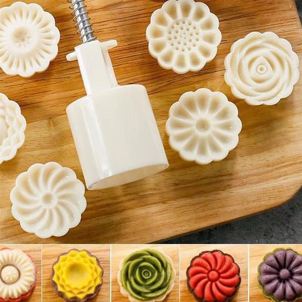 2 sets of 50G 3D moon cake molds with 12 stamps for DIY baking and homemade desserts in the kitchen