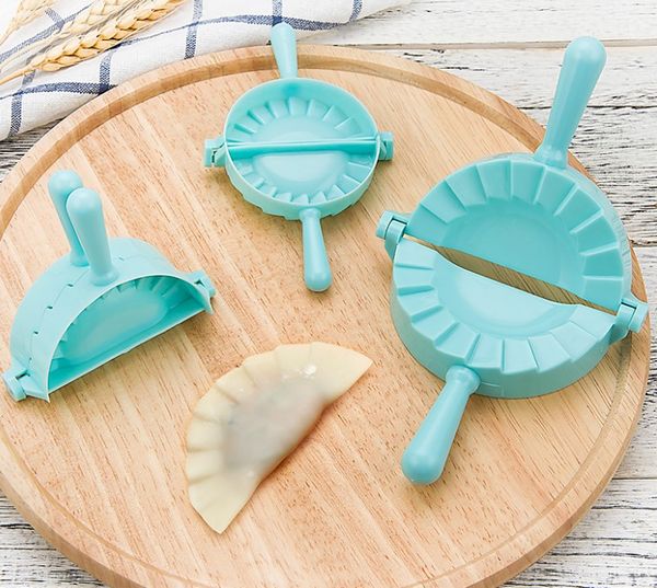 2-in-1 heart-shaped dumpling press mold for making round pies, calzone, ravioli and pastry turnovers