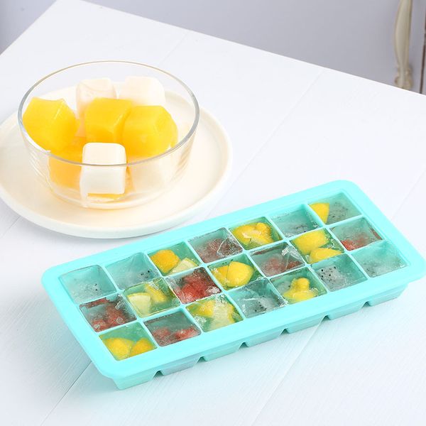 2-piece silicone ice cube molds with cover for cocktails and whiskey at home bars or parties