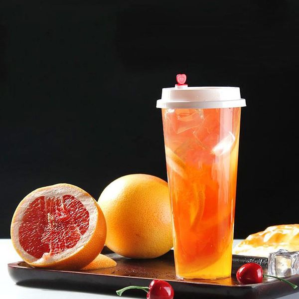 700ml disposable plastic cups with lids for beverages at parties and weddings