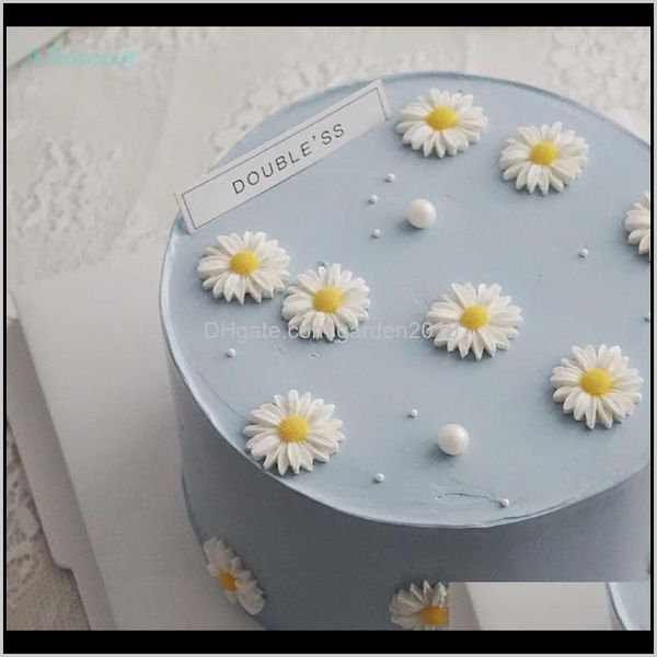 Baking Molds for Small Daisy Flowers - Ideal Fondant Tools for Cake and Cupcake Decoration