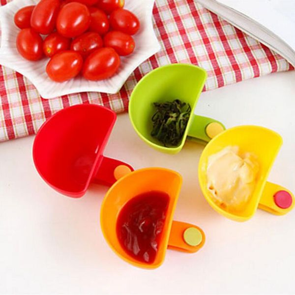Compact kitchen clip set for spices, sauces, and condiments like tomato sauce, salt, vinegar, and sugar