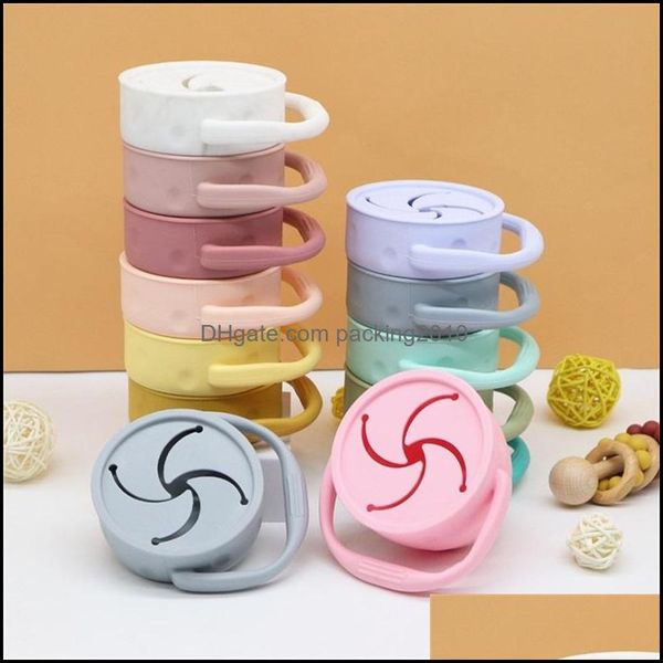 Food Savers storage containers feature collapsible travel cups with lids and handles, ideal for reusable mugs during picnics or snacks