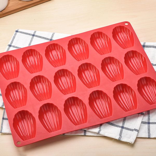 Food-grade silicone madeleine baking mold with shell design, a cute kitchen tool for baking cakes (221118)