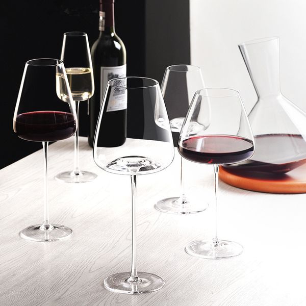 Handcrafted ultra-thin crystal red wine glass with large bowl, ideal for tasting Bordeaux and Burgundy wines, 500-600ml capacity