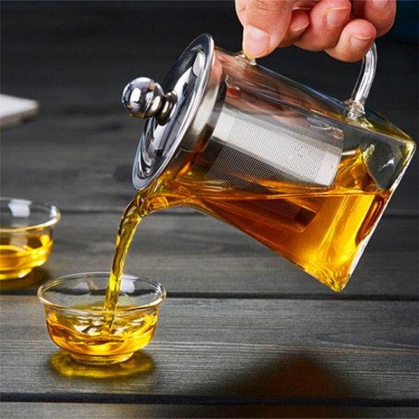 Heat-resistant borosilicate glass teapot with stainless steel infuser for loose leaf tea at home
