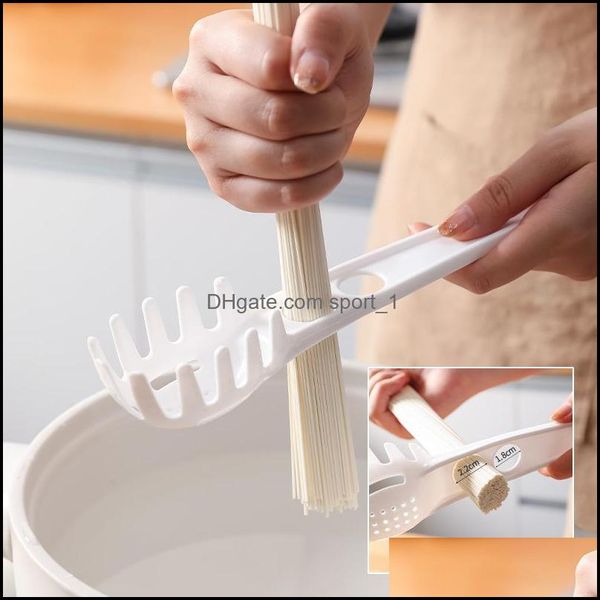 Heat-resistant spaghetti server pasta fork for cooking and straining noodles