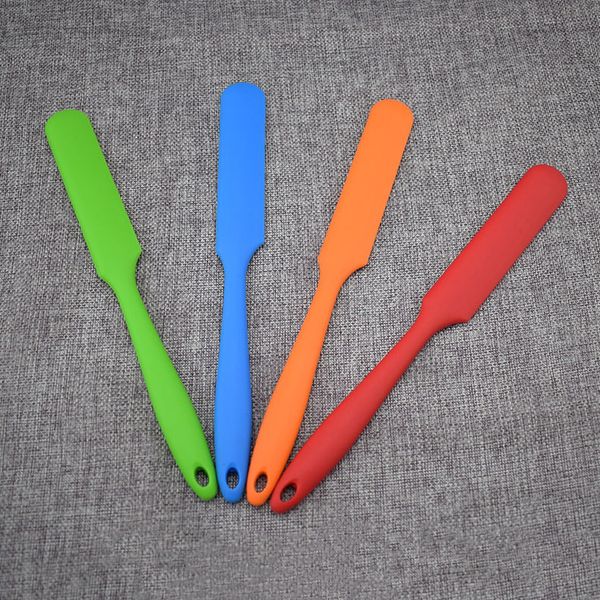 Long-handled silicone spatula for baking, mixing dough, scraping butter, and cake decorating in 4 colors