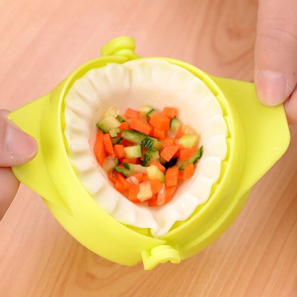 Multifunctional plastic mold for making dumplings, pastry cutters, and kitchen tools
