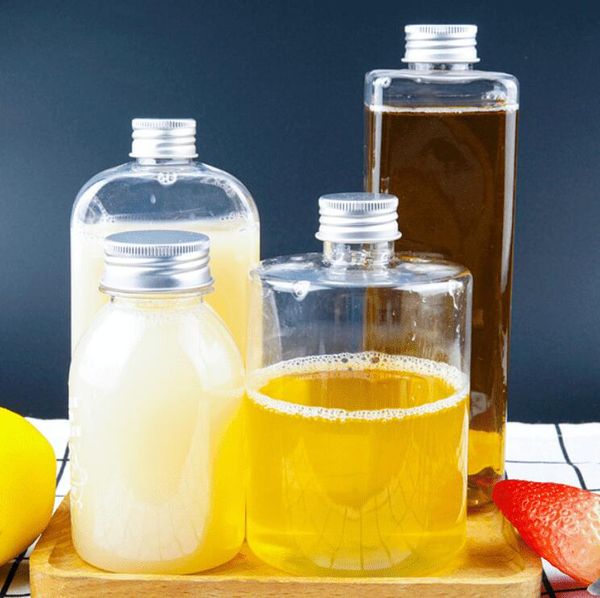 Plastic beverage containers ranging from 250-550ml, including transparent round and square juice bottles, leak-proof water bottles, and drink cups with lids (model GGA3486-1)