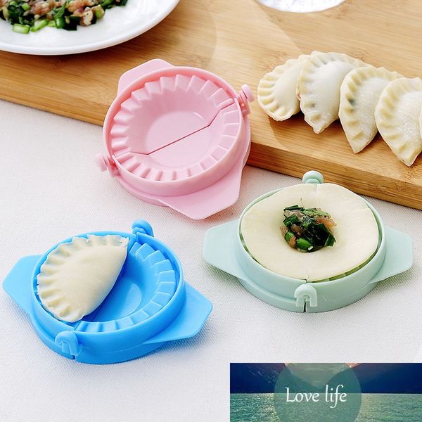 Plastic dumpling maker mold for baking and cooking, a handy kitchen tool for pastry and bakery needs