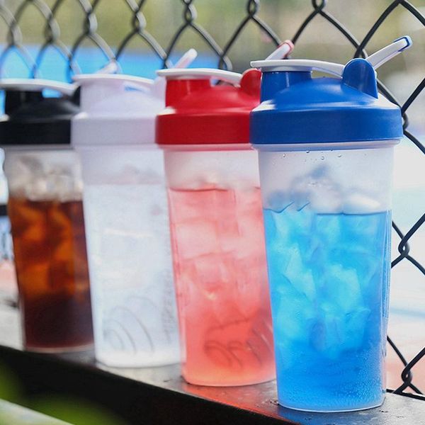 Portable leakproof shaker bottle for mixing protein shakes and drinks, includes mixing balls and is BPA-free