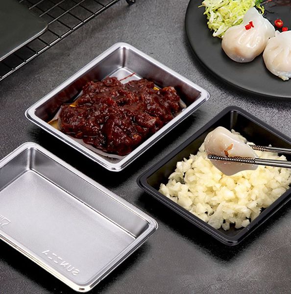 Rectangular soy sauce containers for disposable sushi dishes  
Salad seasoning plates for restaurant takeout packaging  
Compact salt dispensers for single-use sushi meals