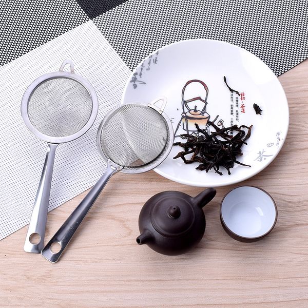 Stainless steel mesh strainer with handle for sifting flour, straining tea, juice, and ice in the kitchen