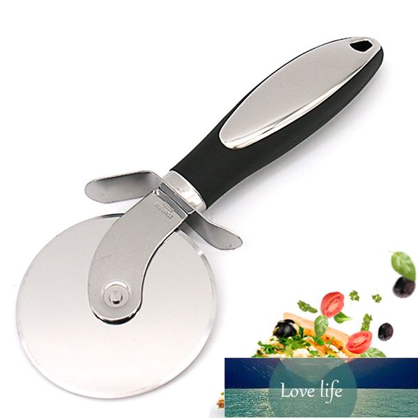 Stainless steel pizza cutter roller for medium cakes and pancakes