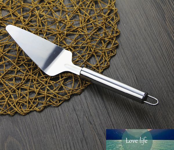 Stainless steel serrated cake server for slicing and serving pies and pastries