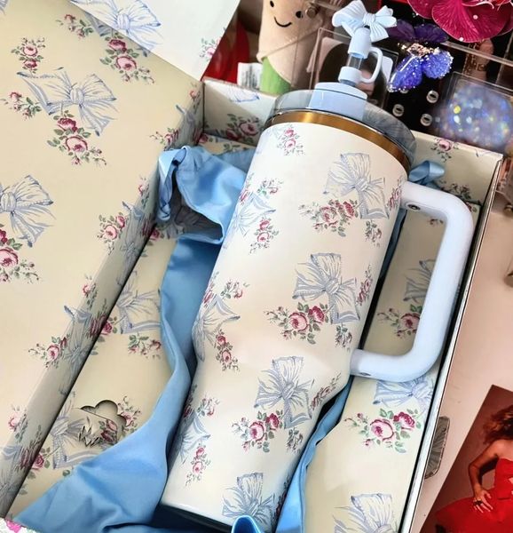 US Stock 40Oz Blue Tumblers With Bow Cap Christmas Stainless Steel Cups Magnolia Pink Rose Lilac 40 OZ Purple Stars Car Mug With Handle Lid